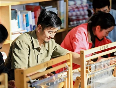 Exploring New Possibilities For Tiles Through Textile Mediums